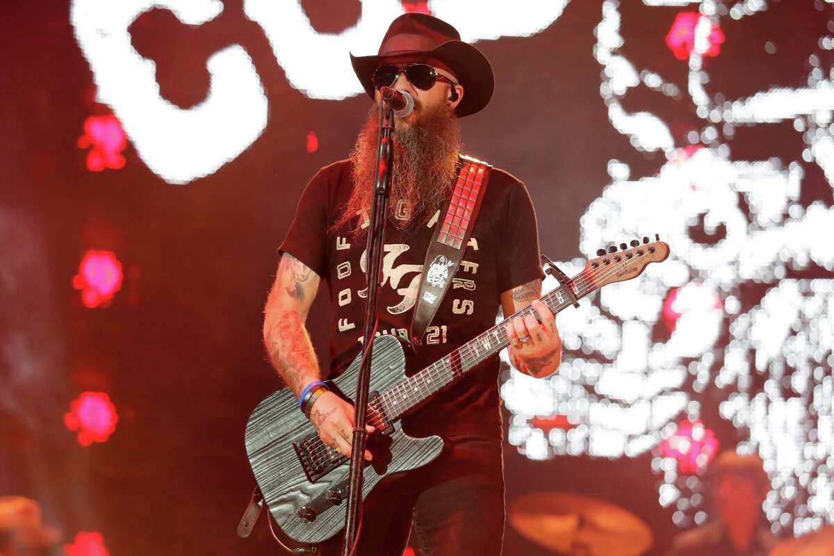 Cody Jinks makes his RodeoHouston debut and brings mom onstage