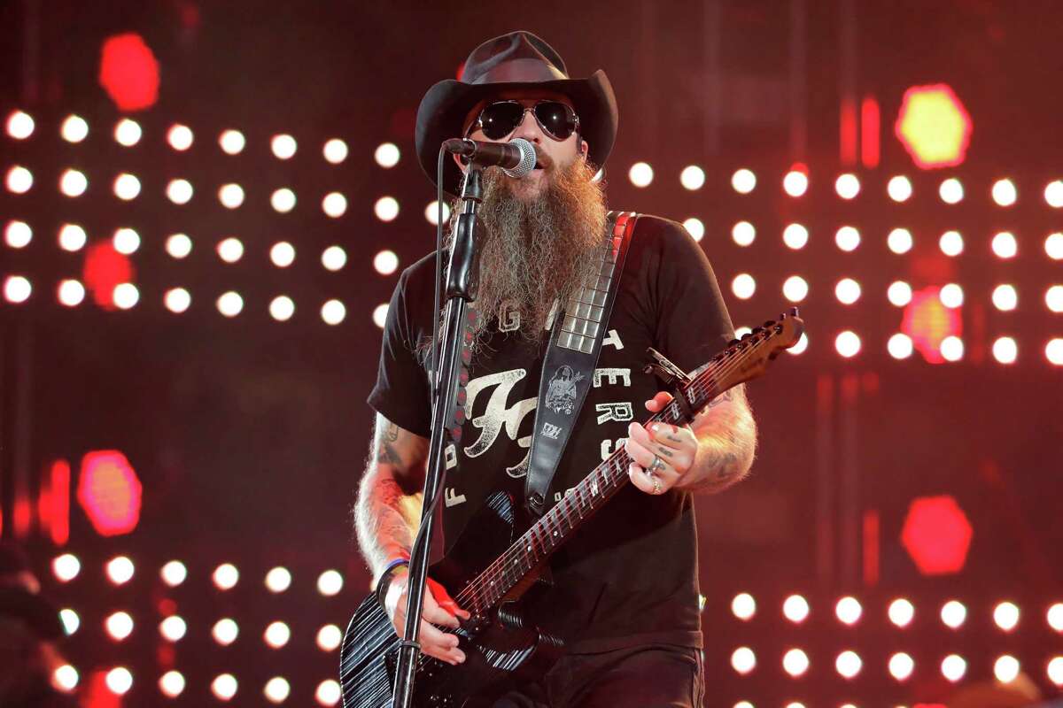 Cody Jinks makes his RodeoHouston debut and brings mom onstage