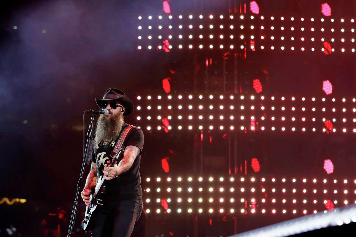 Cody Jinks makes his RodeoHouston debut and brings mom onstage