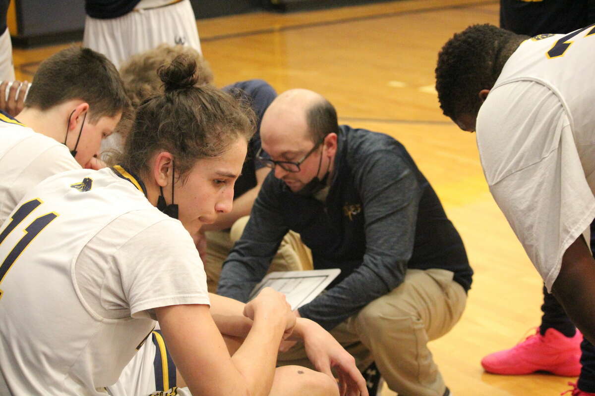 Baldwin coach JJ Eads draws up a play for his team in a timeout during the regular season. The Panthers ended the season at 22-2.