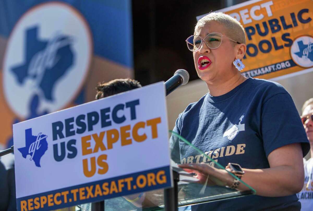 Melina Espíritu-Azocar, a Northside ISD parent and chief of Staff at Northside AFT, speaks Monday during a rally. The voices of superintendents, educators, lawmakers and nonprofits are crucial in the fight for public schools this legislative session.