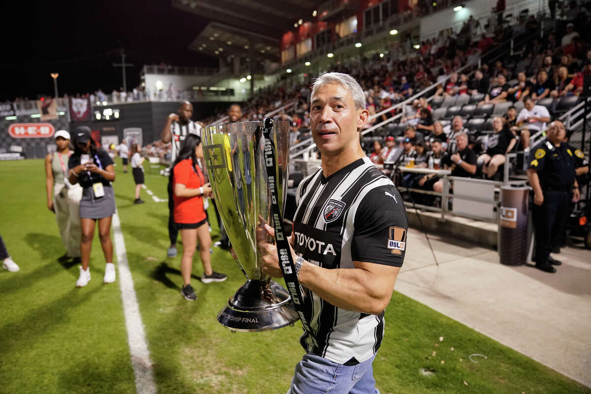 Mayor Ron Nirenberg hoists the USL Championship trophy prior to SAFC's home opener Saturday night at Toyota Field against the Oakland Roots.