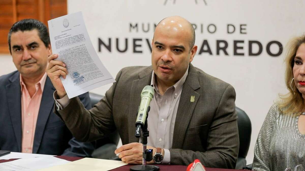 Juan Angel Martinez Salazar, secretary of Nuevo Laredo City Council, during the press conference to announce that former mayor Enrique Rivas Cuellar must attend a hearing before the Anti-Corruption Prosecutor on March 21, 2023.
