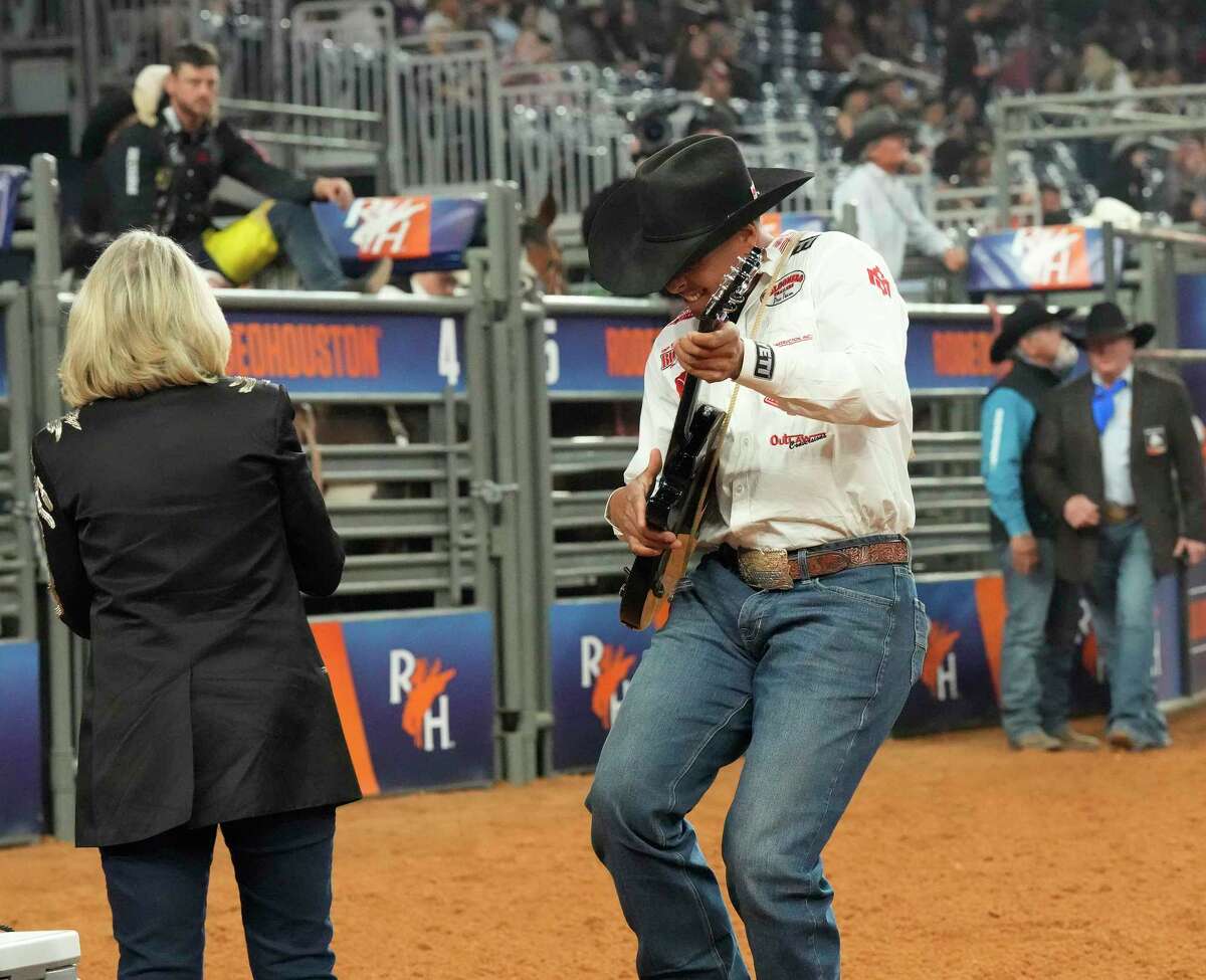 Driven Shad Ryan Mayfield wins Super Series V, eyes RodeoHouston title