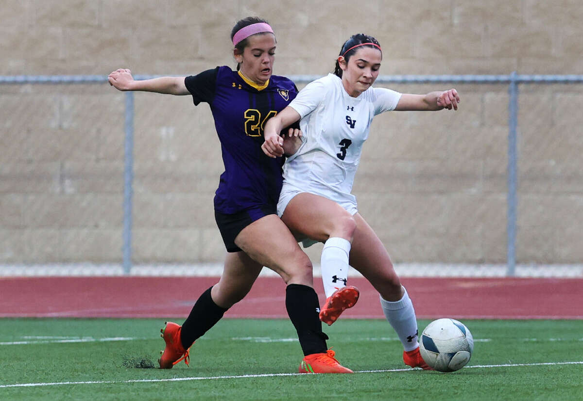what-is-the-difference-between-american-football-and-soccer