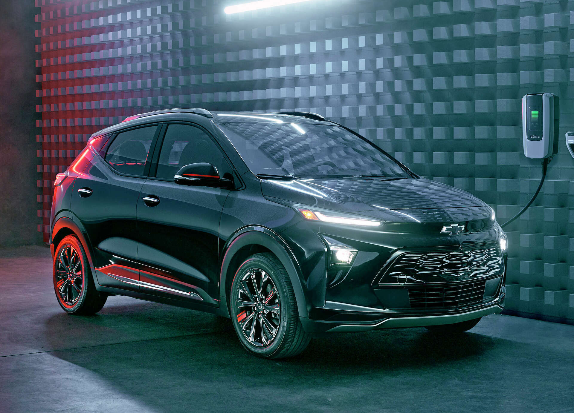 Chevrolet drops prices on Bolt EUV; projects 247-mile range