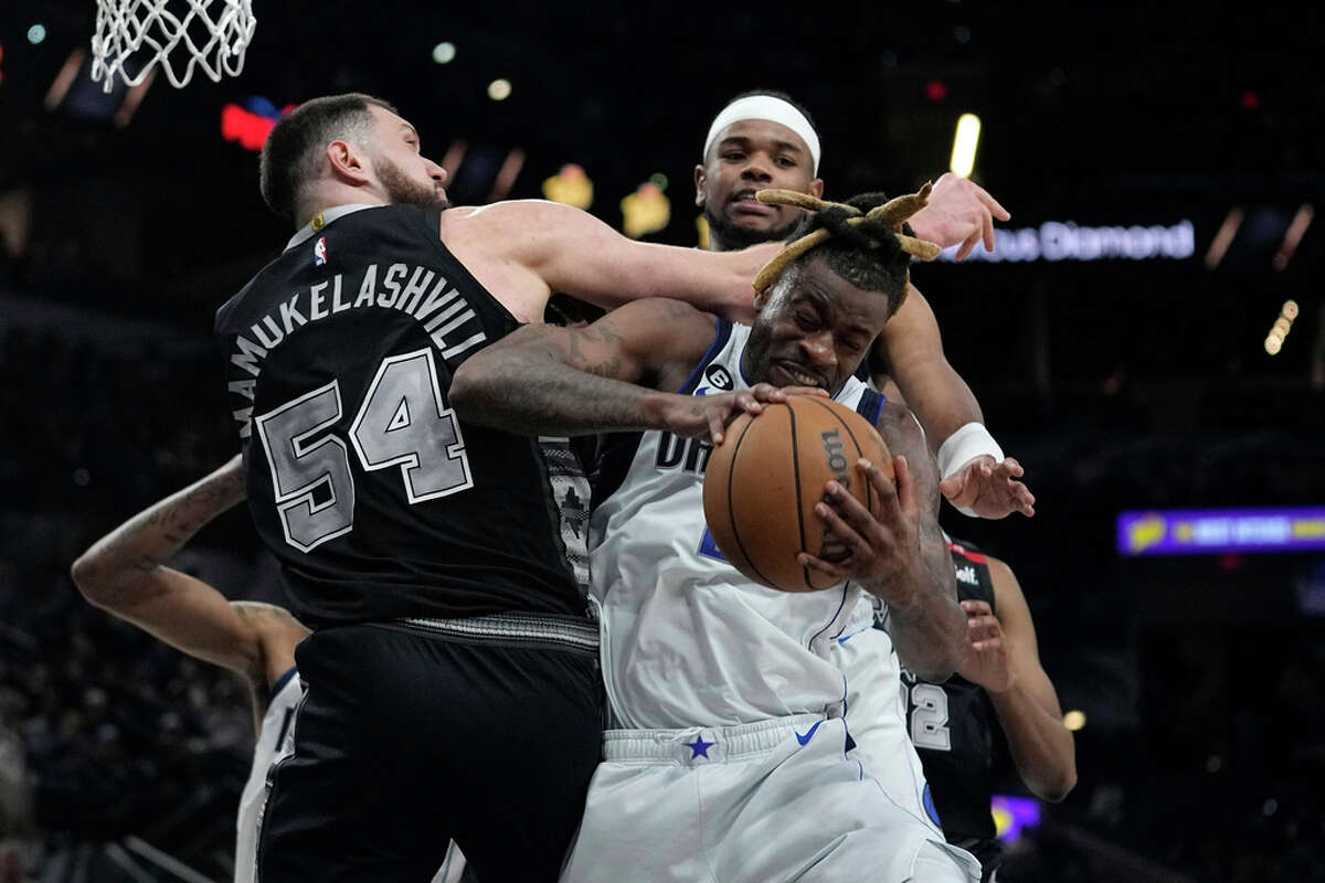 San Antonio Spurs set to buyout, waive Reggie Bullock