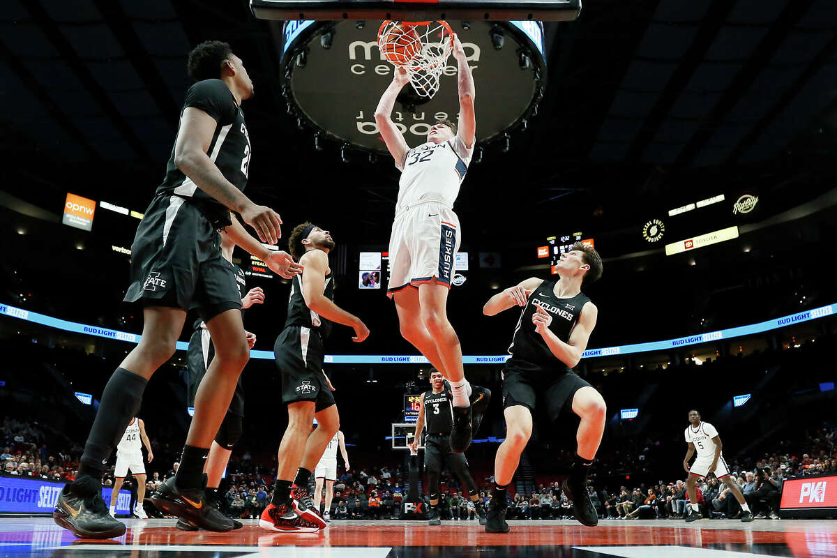 PORTLAND, OREGON - NOVEMBER 27: Donovan Clingan #32 of the UConn Huskies dunks the ball as Caleb Grill #2 (R) of the Iowa State Cyclones looks on during the second half of the Phil Knight Invitational Tournament Menâs Championship at Moda Center on November 27, 2022 in Portland, Oregon. (Photo by Soobum Im/Getty Images)