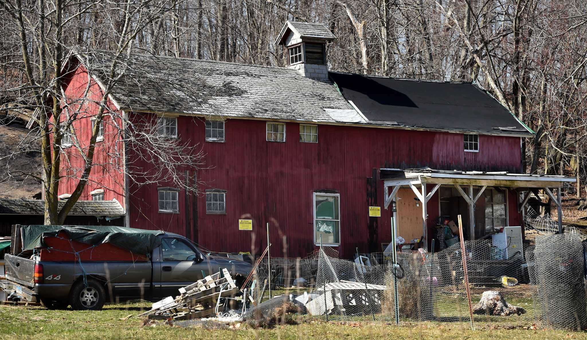 Records CT animal control officer suspended before sheep farm probe