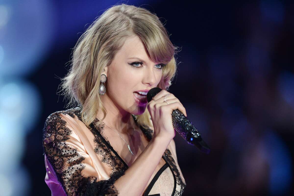 Taylor Swift kicks off her global Eras tour in Glendale, Arizona on March 17. 