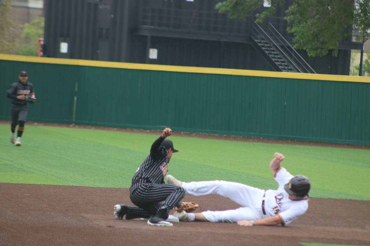 In a very close play at second, Deer Park's Landon Kieselhorst barely gets his foot touching the bag, but he got the steal. He wound up stranded in scoring position as the Deer went 0-for-6 for RISP.
