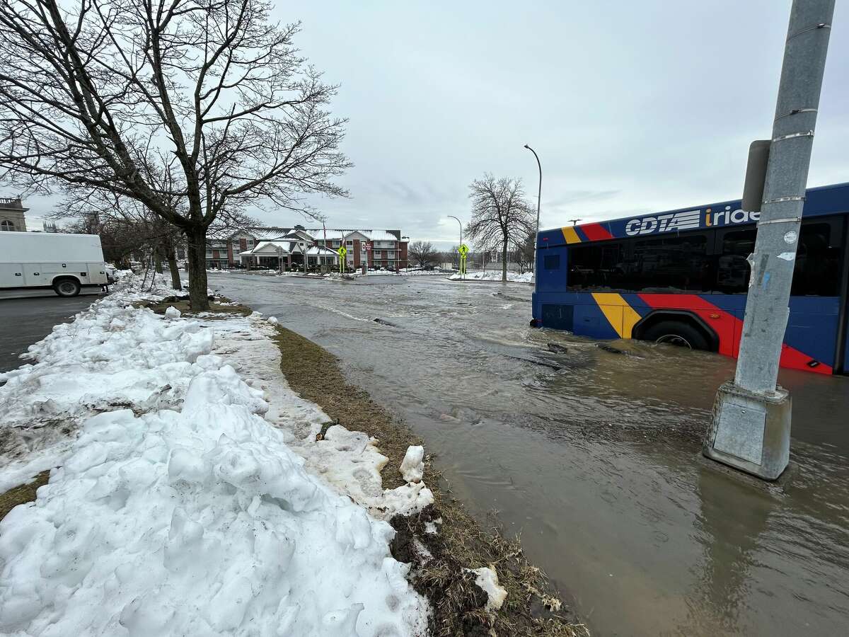 Troy Water Main Break Not Expected To Affect Holiday Revelry 5007