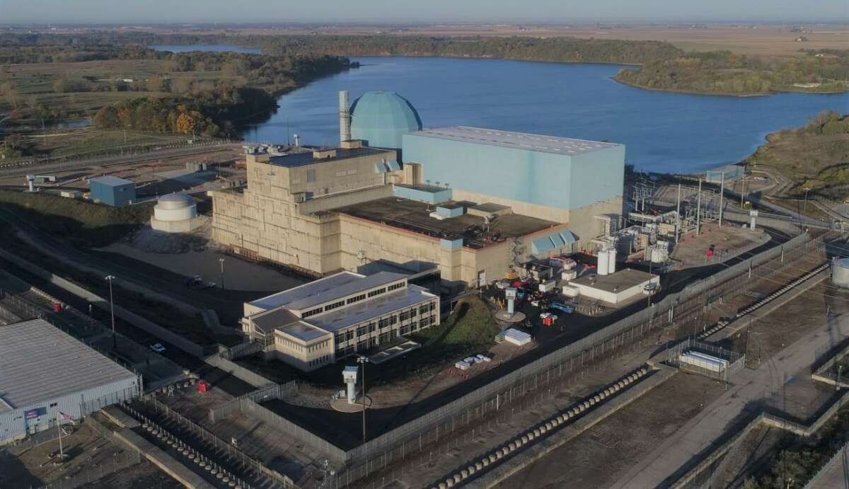 The Clinton (Illinois) Power Station, 130 miles northeast of the Riverbend, is the Illinois nuclear power station nearest to the area. The single unit reactor can produce up to 1,080 megawatts of zero-emissions energy, enough carbon-free electricity to power the equivalent of 800,000 homes. 