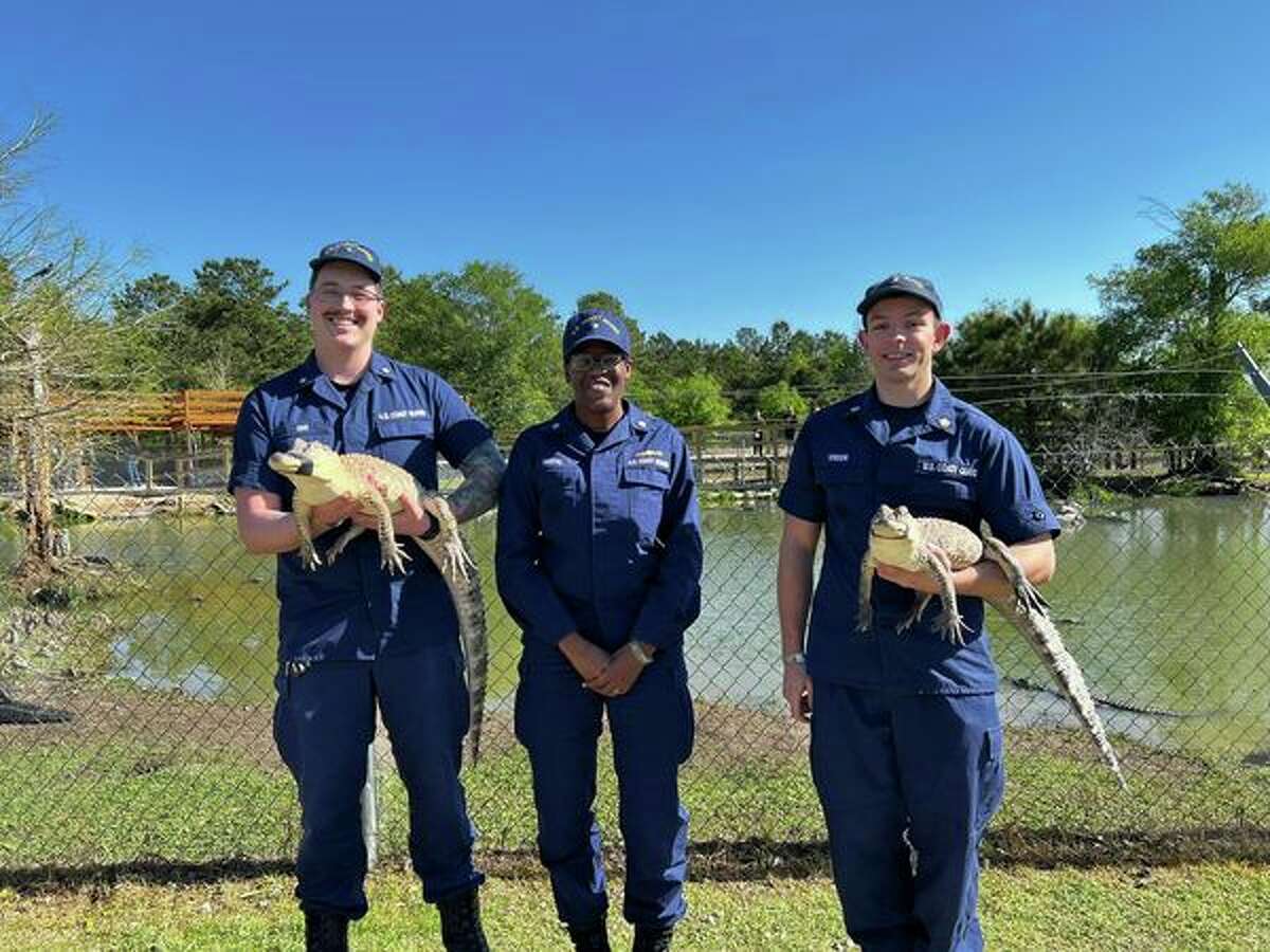 US coast guards reenlist with unique oath ceremony with alligators