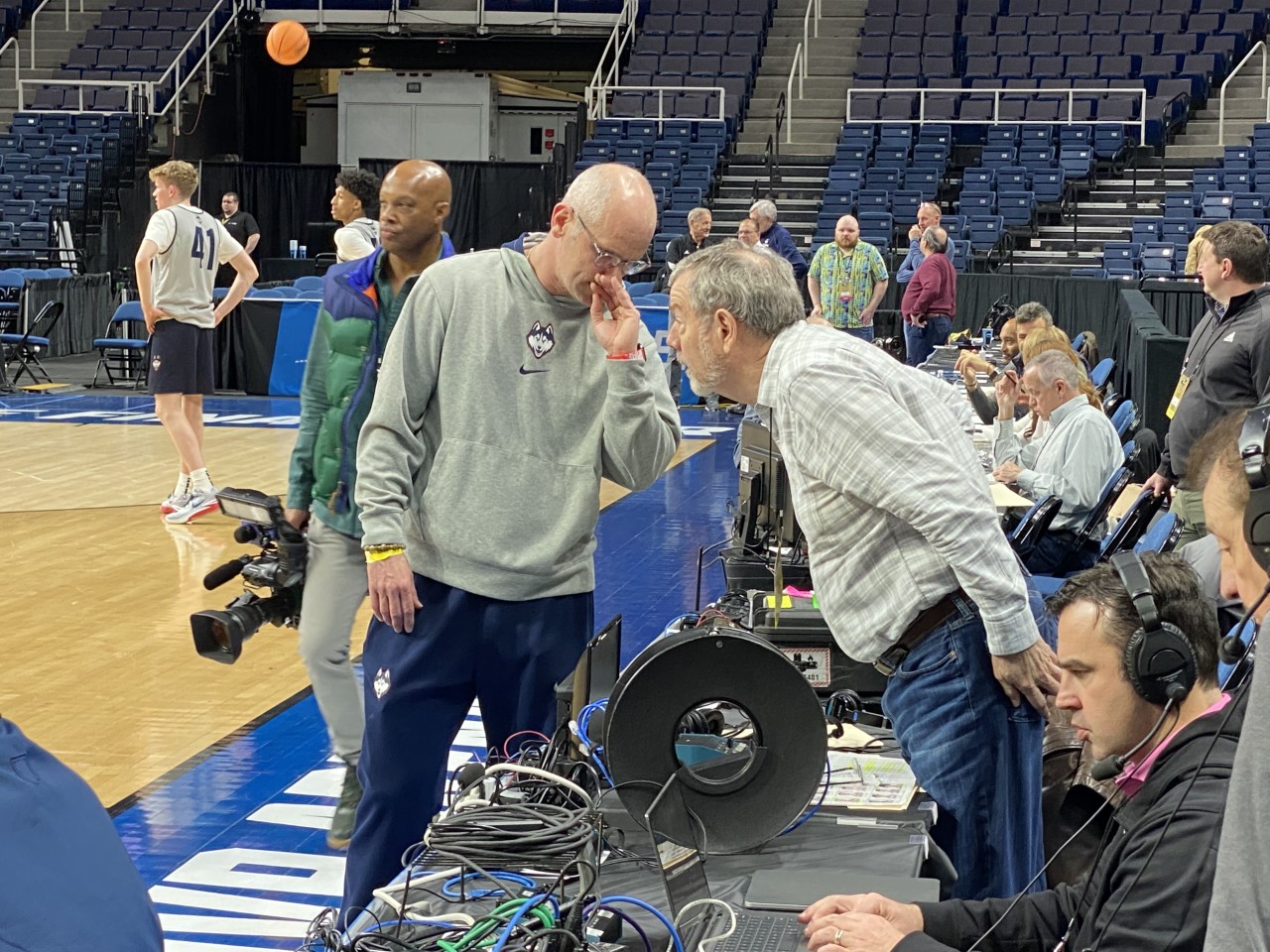 UConn's Dan Hurley, P.J. Carlesimo reunited at NCAA Tournament