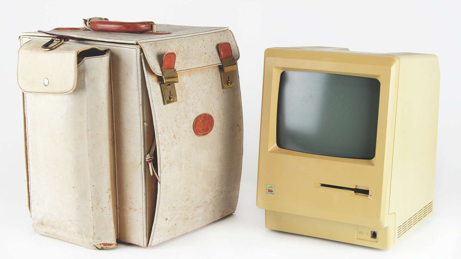 TWO STEVES & APPLE
旺文社　1983年刊　A4判　全191頁 First-gen iPhone, early mouse go for massive sums in Apple