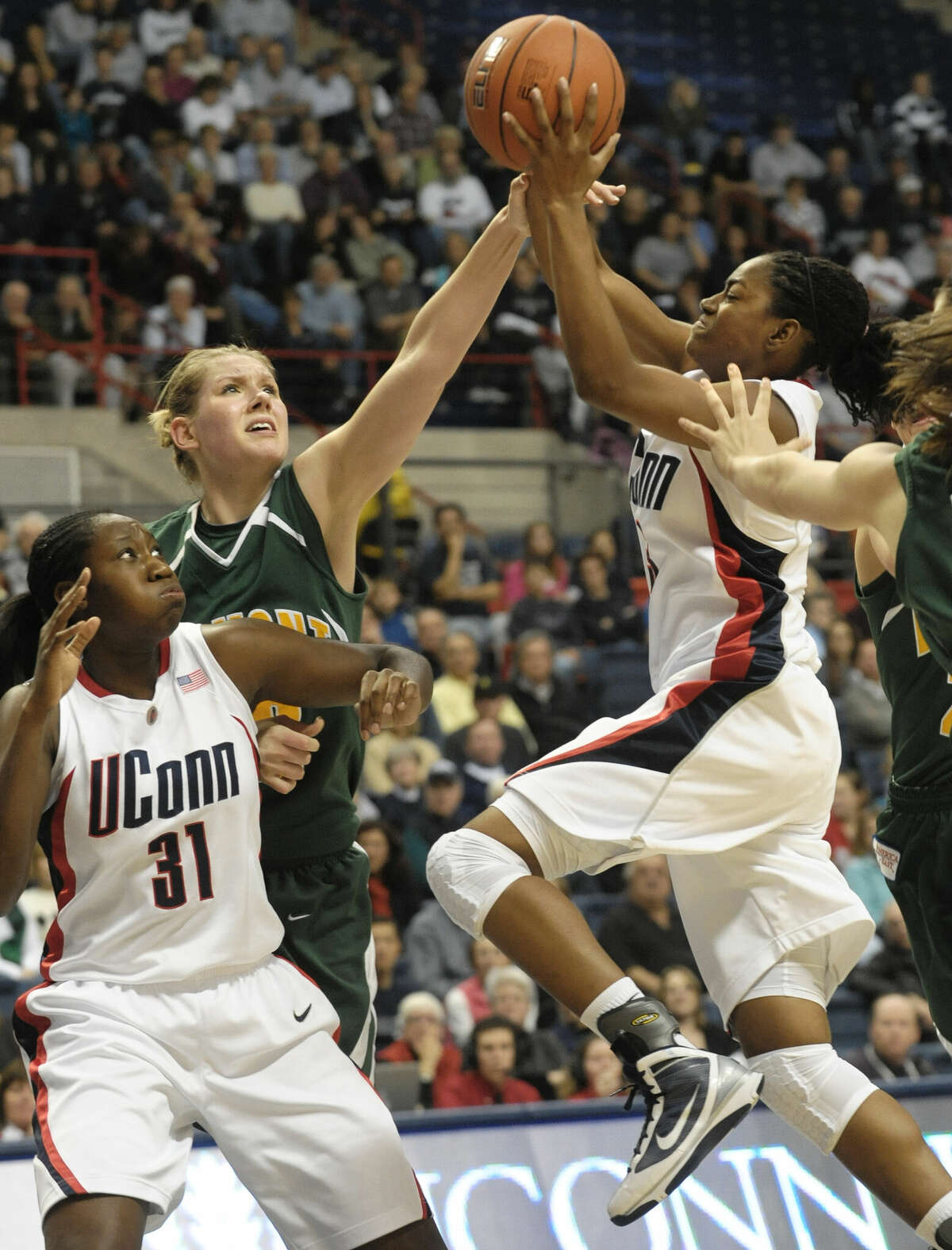 Former UConn guard Tiffany Hayes fitting in with CT Sun