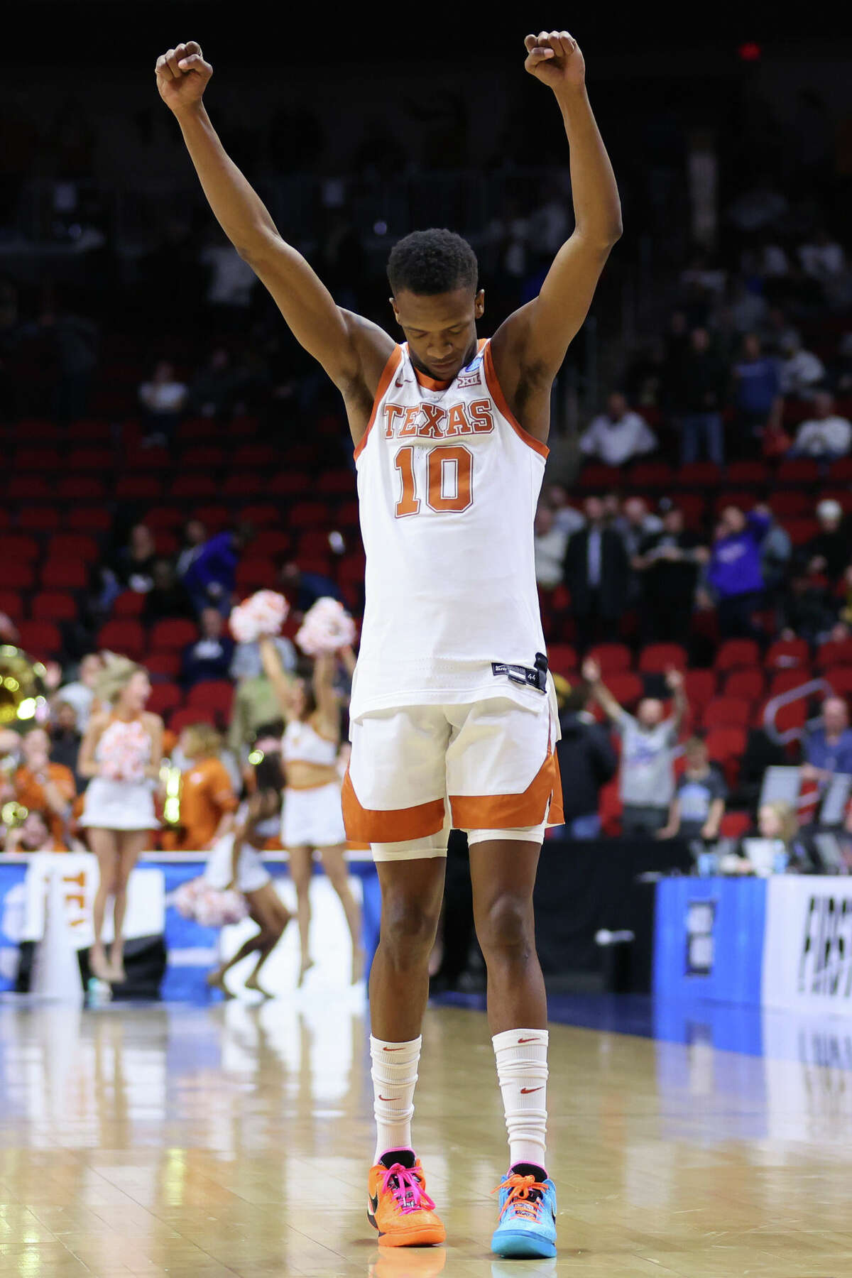 DES MOINES, IOWA - MARCH 18: Sir'Jabari Rice #10 of the Texas Longhorns celebrates after defeating the Penn State Nittany Lions in the second round of the NCAA Men's Basketball Tournament at Wells Fargo Arena on March 18, 2023 in Des Moines, Iowa. (Photo by Michael Reaves/Getty Images)