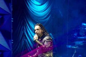 Mexican legend 'El Buki' plays to fans at Laredo concert
