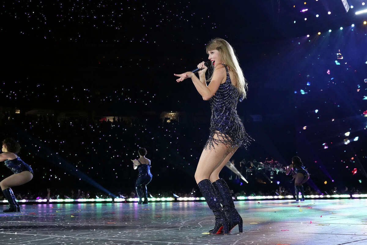 PHOTOS Taylor Swift kicks off 'Eras Tour' in fine fashion