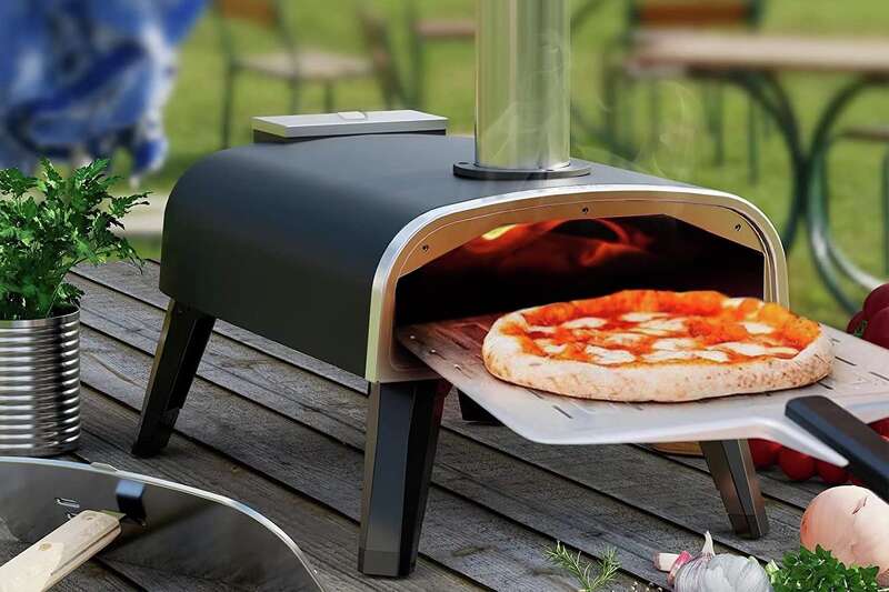 BBQ isnt the only outdoor cooking past time! This summer try a backyard pizza oven.