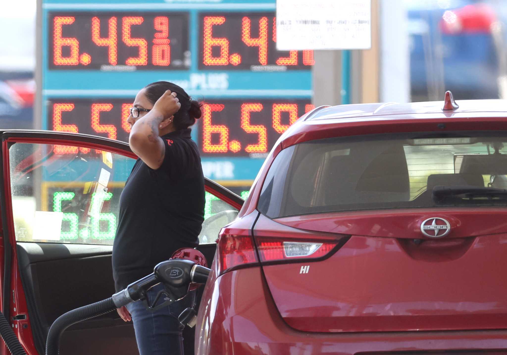 Newsom, lawmakers reach deal on plan to penalize oil companies - Vimarsana News