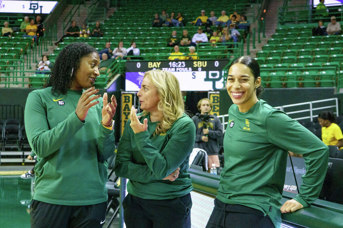 How UConn's Chris Dailey mentored Baylor's Chloe Pavlech