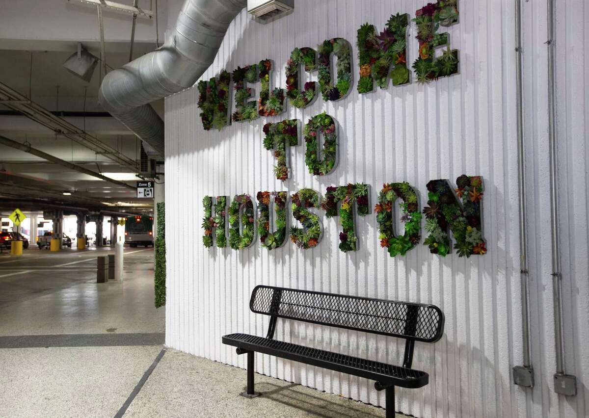 How to waste time at Houston airports Restaurants, music, more