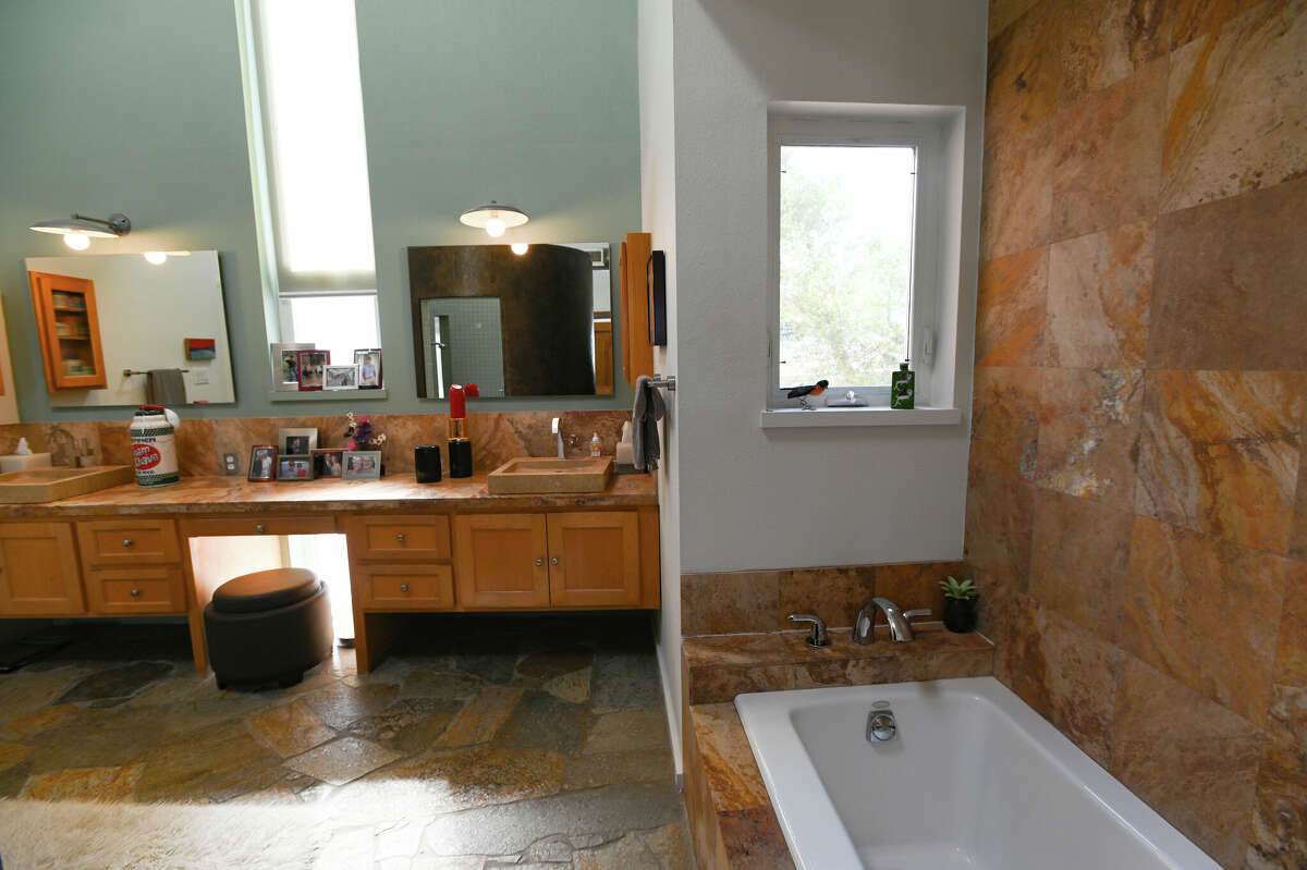 The built-in bathtub is also surrounded by travertine.