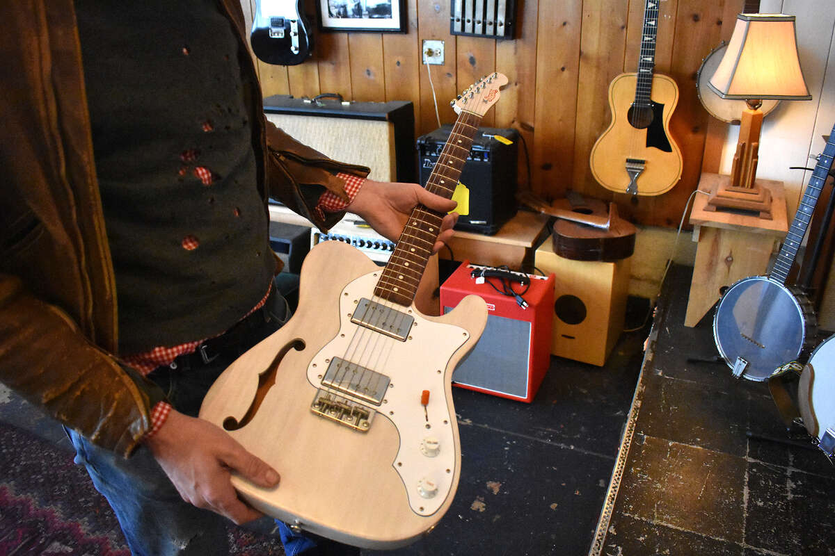 This California guitar shop is the favorite of Taylor Swift