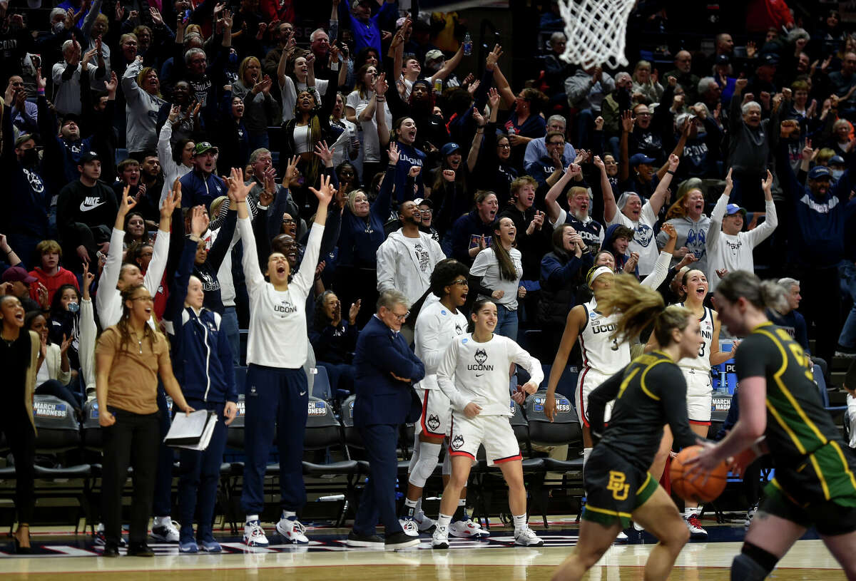 UConn women advance to 29th straight Sweet 16 in NCAA Tournament