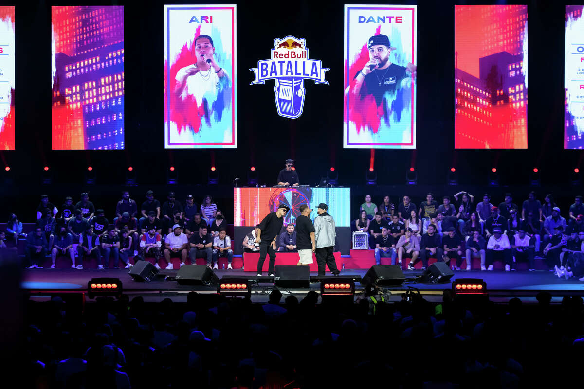 Diez países compiten en Red Bull Batala, una competencia de rap estilo libre en español.
