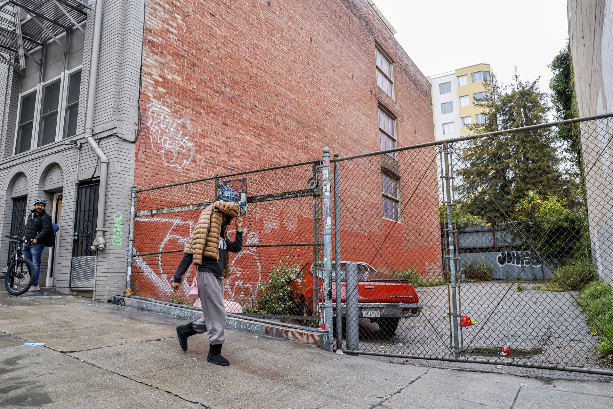 S.F. housing battle brews over overgrown Hyde Street lot - Vimarsana News