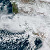 在GOES-West卫星拍摄的这张图片中，一场冬季风暴的中心周二在湾区上空旋转。登录必赢亚洲