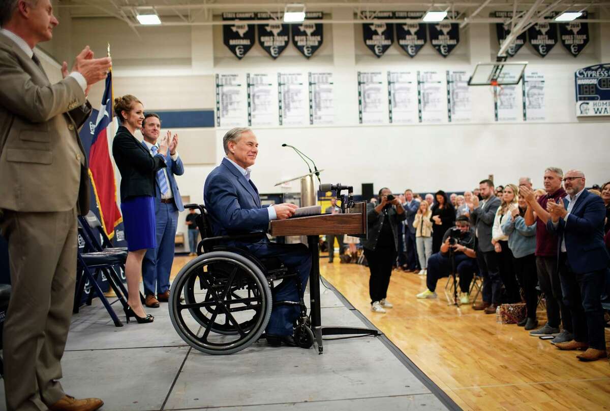 Gov. Abbott promotes vouchers at rally in aftermath of HISD takeover