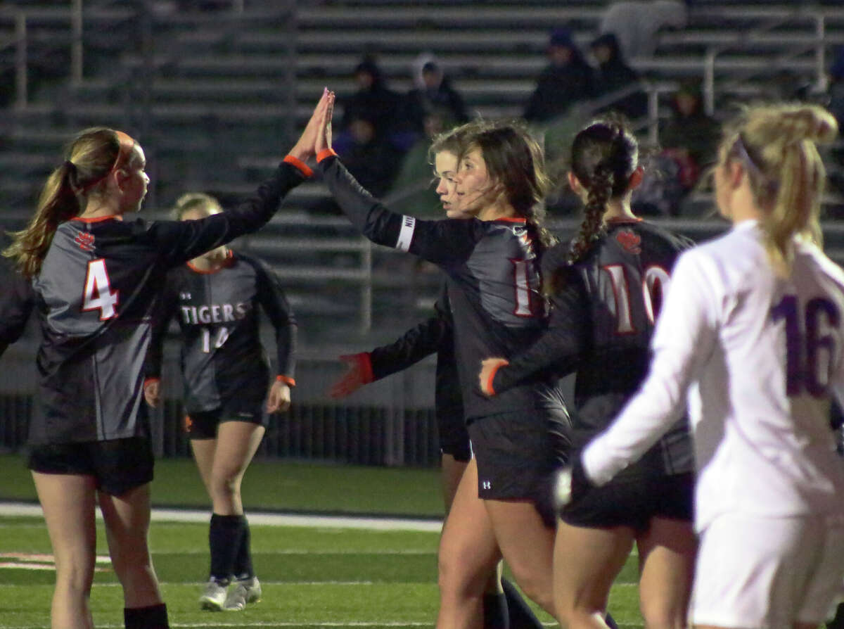 Olivia Baca, Kylie Peel each score twice in Tigers’ rout of Kahoks