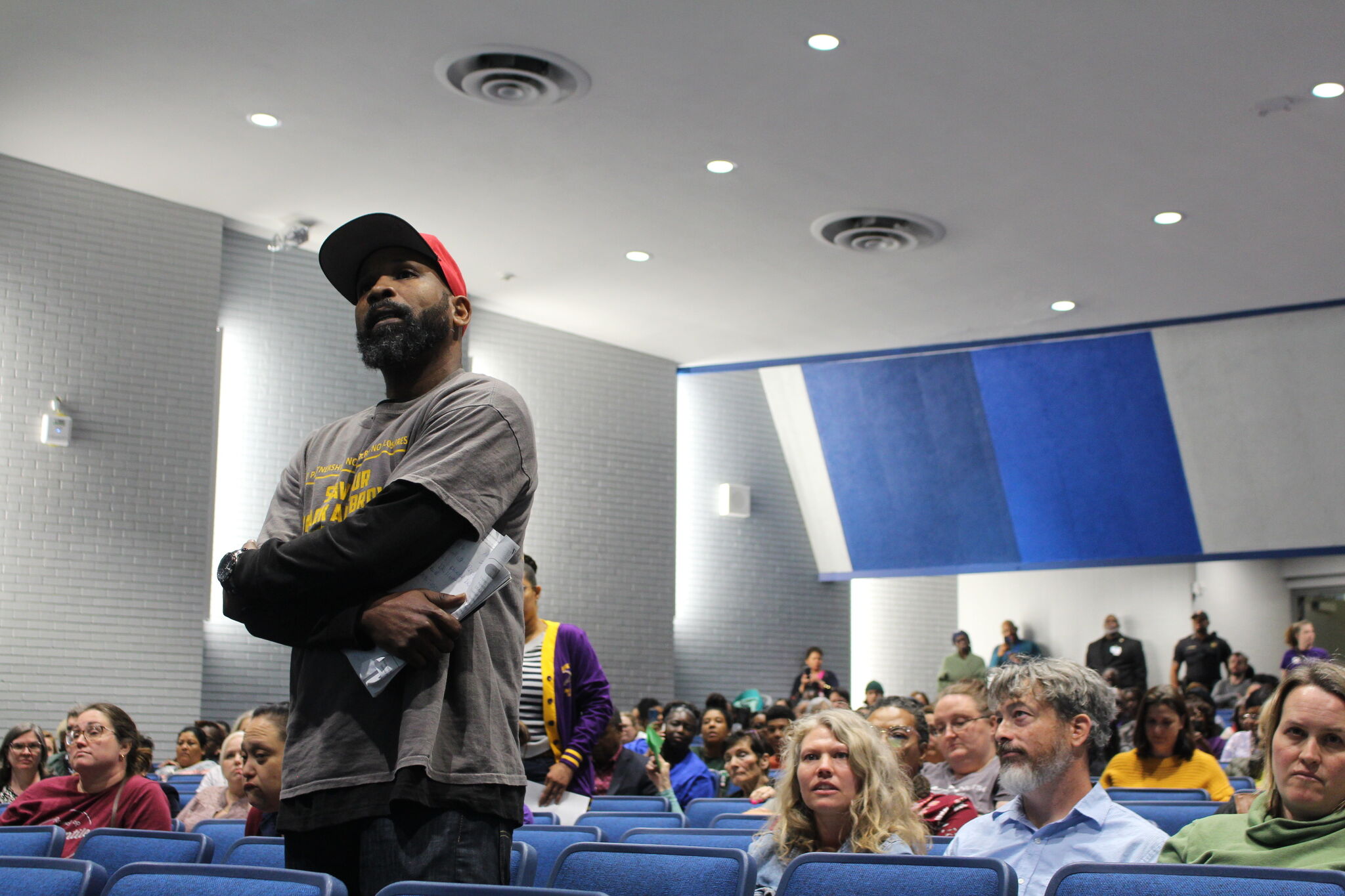 TEA's first HISD community meeting erupts in shouting, chaos