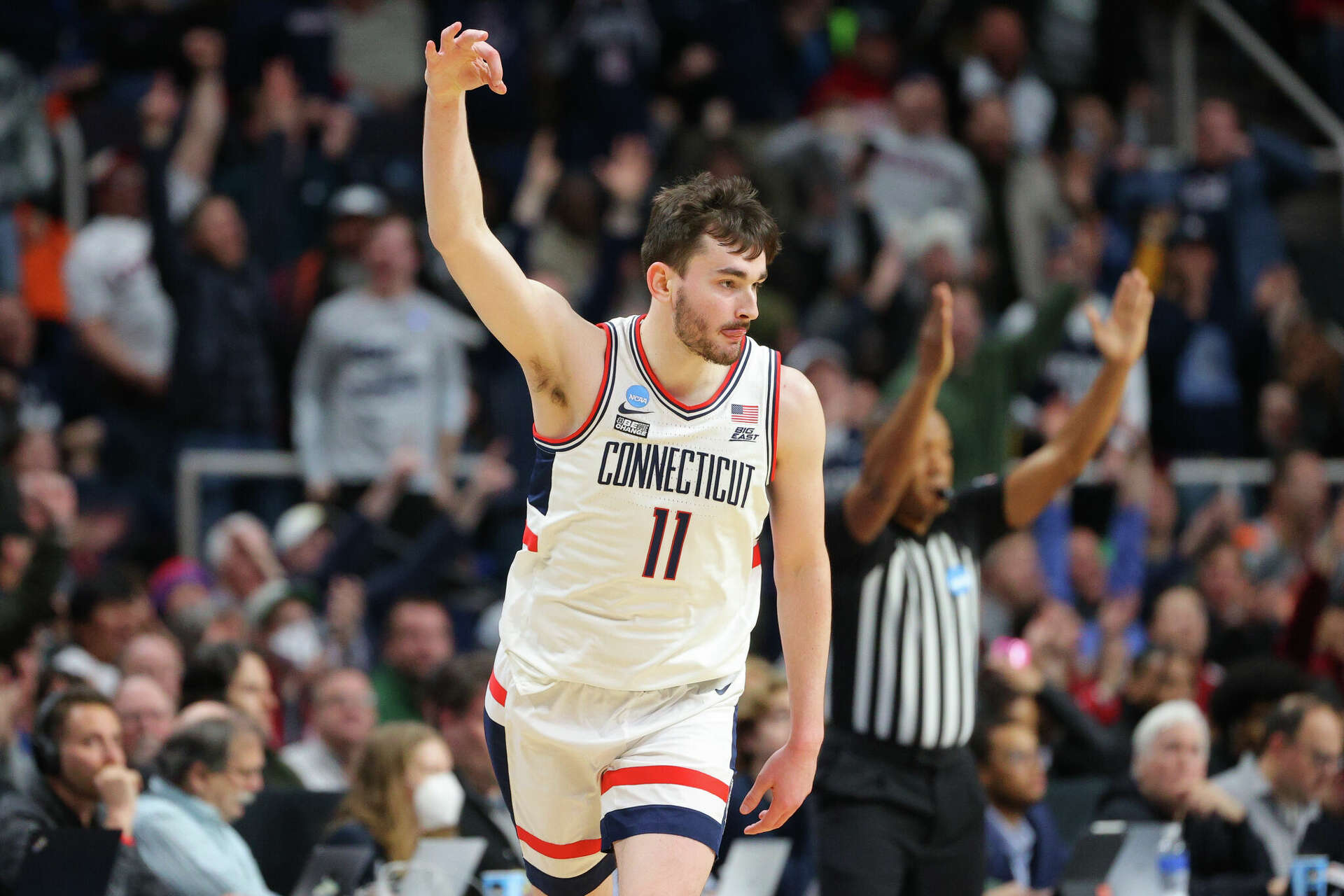 Alex Karaban committed to UConn after 'the worst visit I ever had'