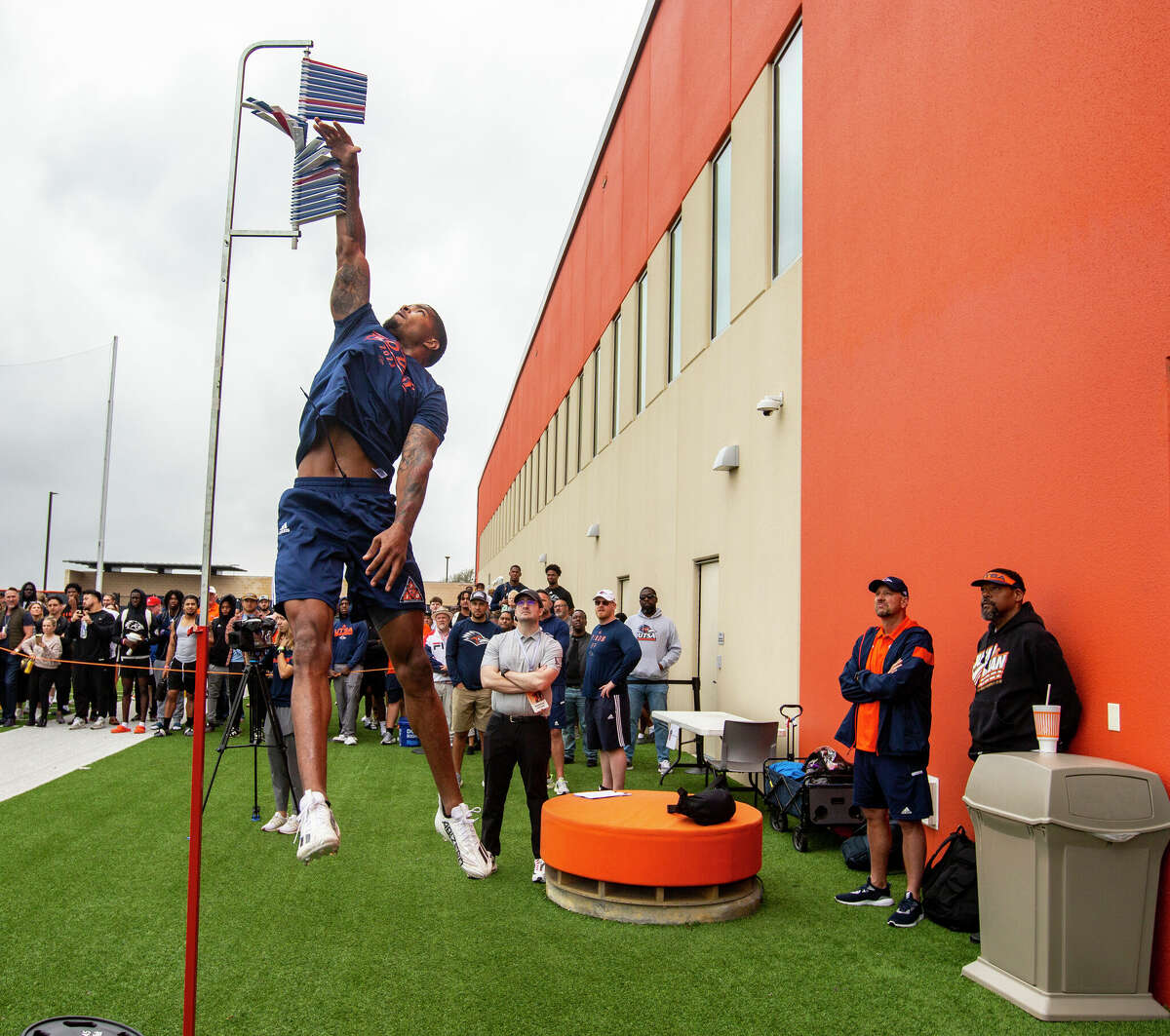 UTSA football Former Roadrunners show out for NFL scouts on pro day