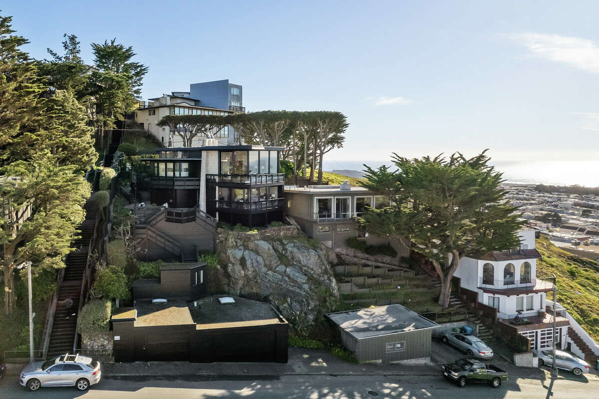 San Francisco home that has no square or rectangular rooms is for sale