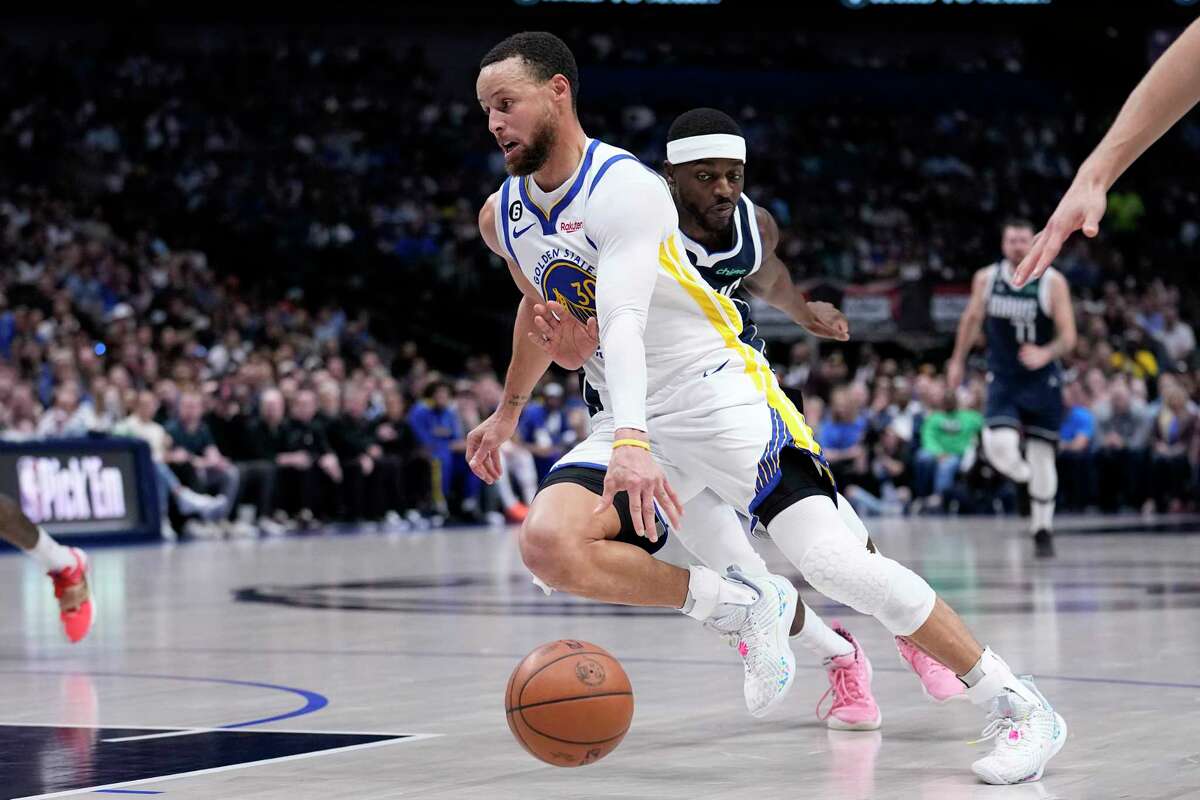 Steph Curry leads Warriors past Mavericks; Dallas to protest call