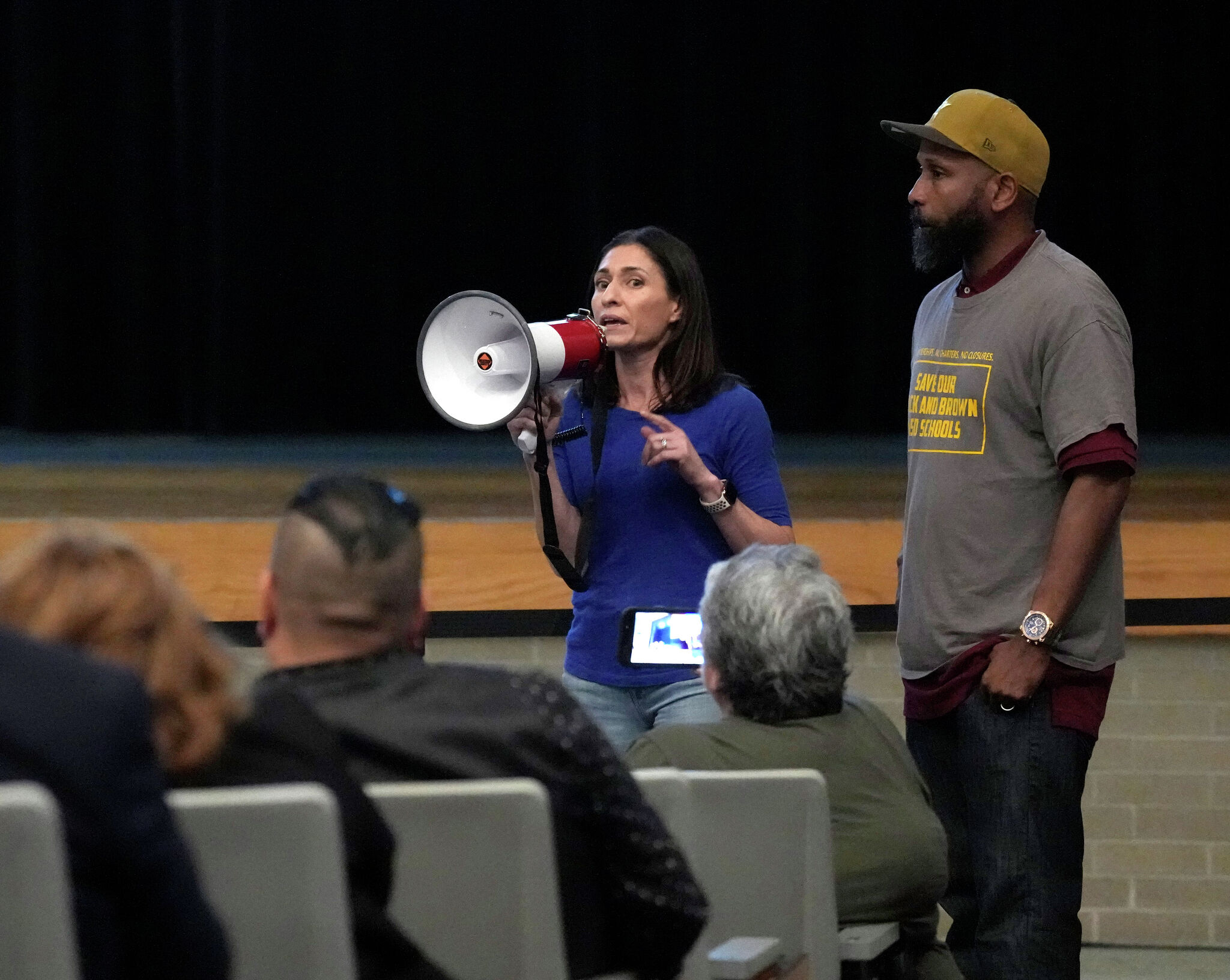 Concerned HISD parents turn TEA's 2nd meeting into rally