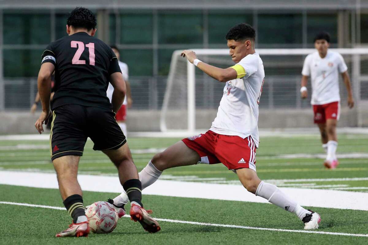 Red-hot MacArthur starts playoff run with win over Caney Creek