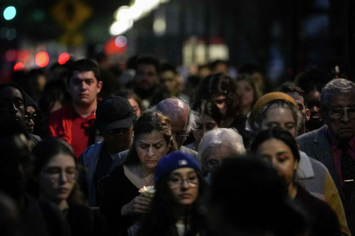 UH students protest for mental health after deaths at Agnes Arnold