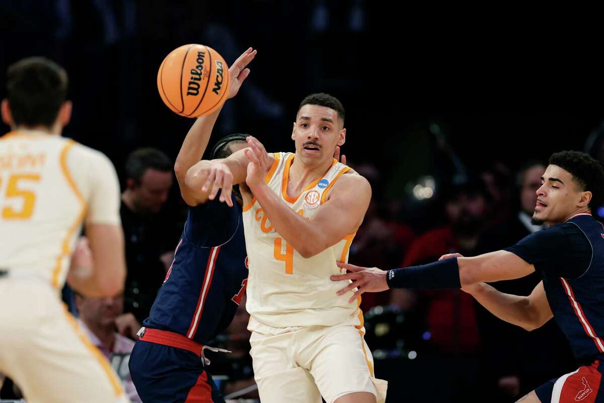 Tennessee guard Tyreke Key (4) passes during the first half of a Sweet 16 college basketball game against Florida Atlantic in the East Regional of the NCAA tournament at Madison Square Garden, Thursday, March 23, 2023, in New York.