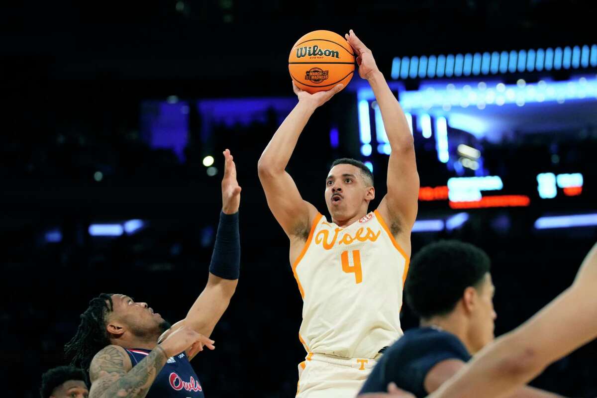 Tennessee guard Tyreke Key (4) attempts a basket during the first half of a Sweet 16 college basketball game against Florida Atlantic in the East Regional of the NCAA tournament at Madison Square Garden, Thursday, March 23, 2023, in New York.