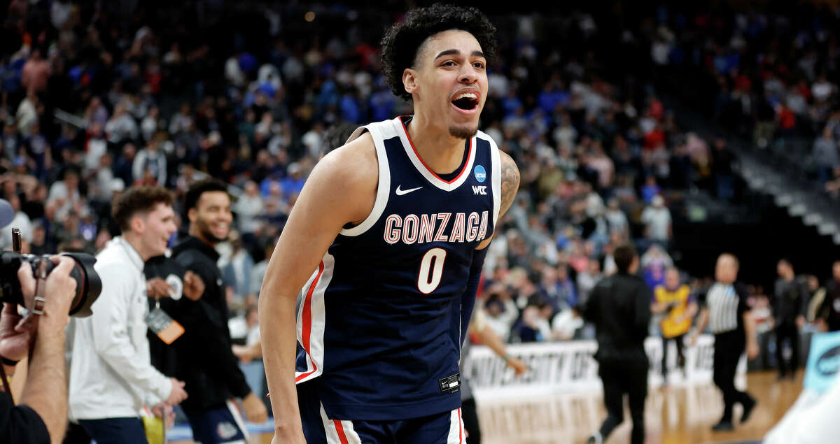 Gonzaga beats UCLA in Sweet 16 on Julian Strawther's long shot