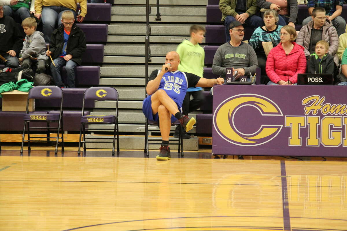 Lions Alumni and Tuscola 4-H Horse Leaders entertain at Caro