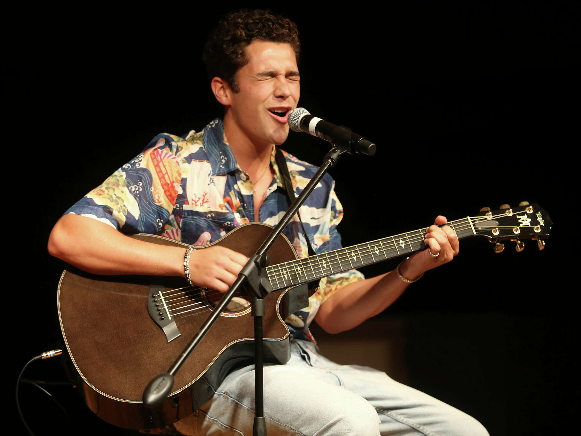 Austin Mahone digs into Texas roots in new music video