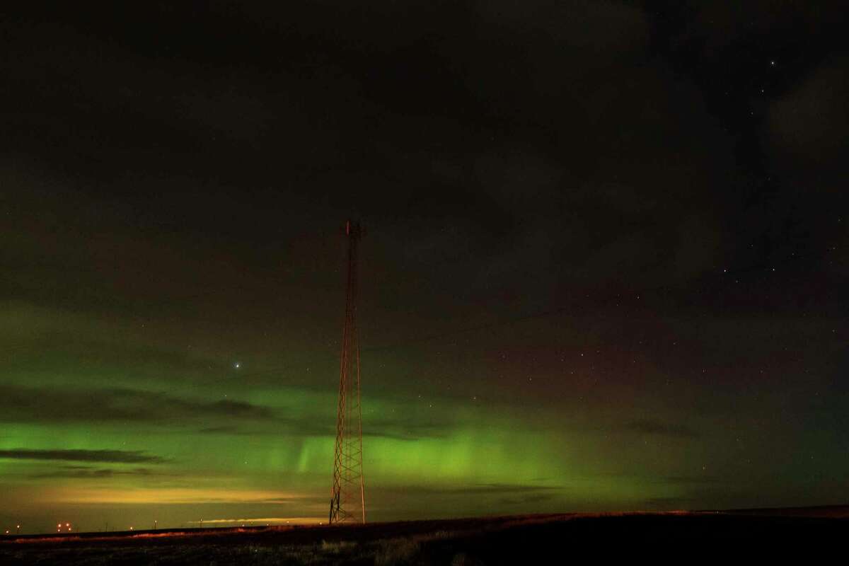 2月26日，华盛顿州沃什图纳附近的夜空中出现了北极光。